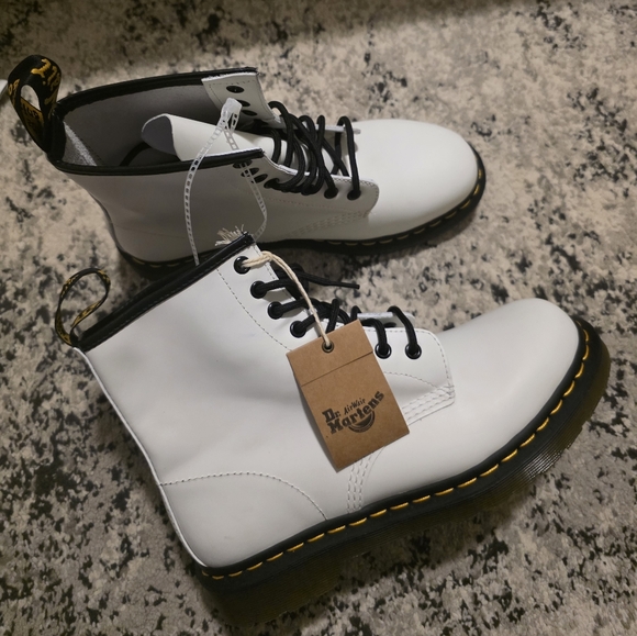 Dr. Martens 1460 Smooth Leather Lace Up Boots White Black Wmns 9 NWT Goth Grunge - Picture 7 of 7